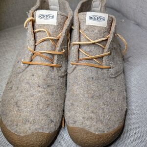 KEEN Men's Chukka Boots in Tan Wool